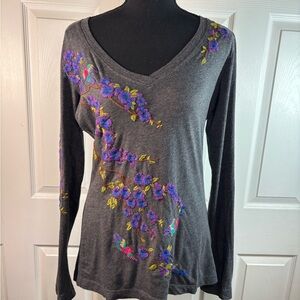 Johnny Was JWLA Gray Floral & Bird Embroidered V-Neck Long Sleeve Tee